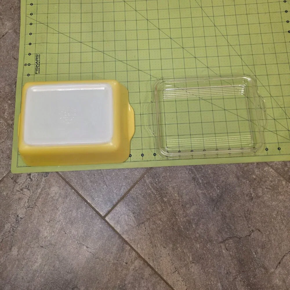 Pyrex Primary Yellow 503-B Refrigerator Dish 503-C Clear Ribbed Lid Handles